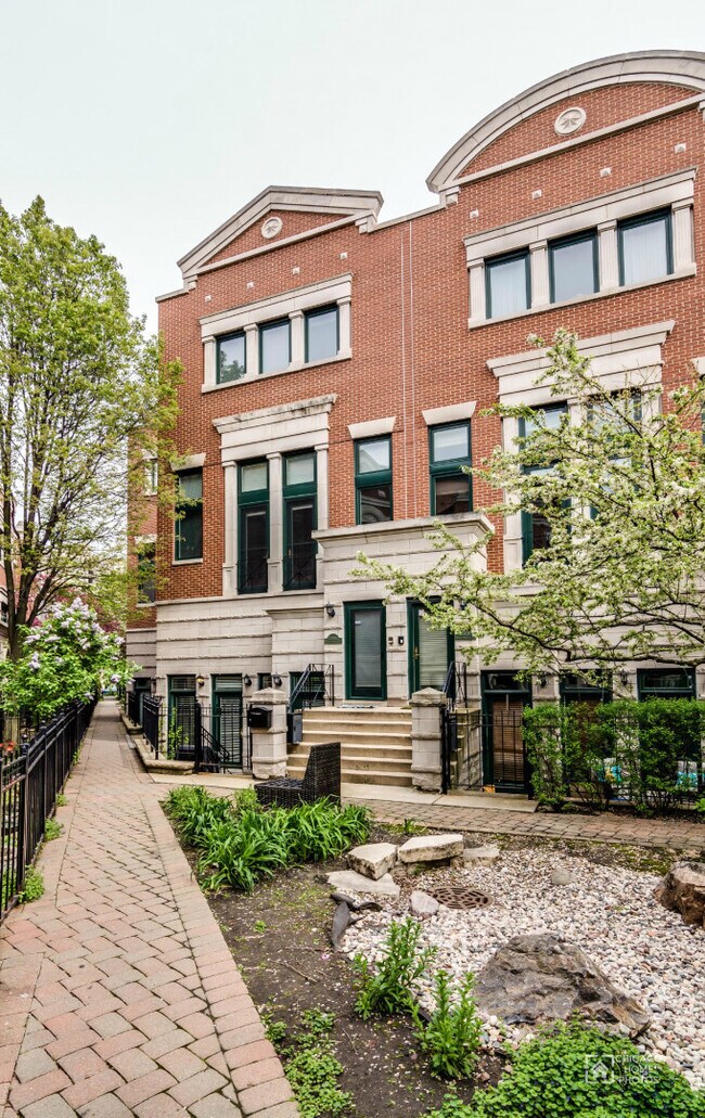 Photo - 2040 N Sedgwick St Townhome