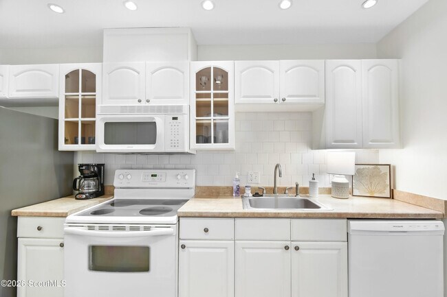Building Photo - 1000 Sea Island Rd
