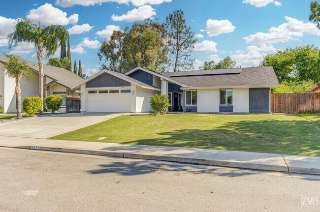 Foto del edificio - Upgraded 3 Bed 2 Bath in NE Bakersfield