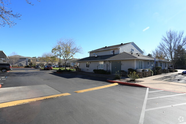 Building Photo - West Oaks Apartments