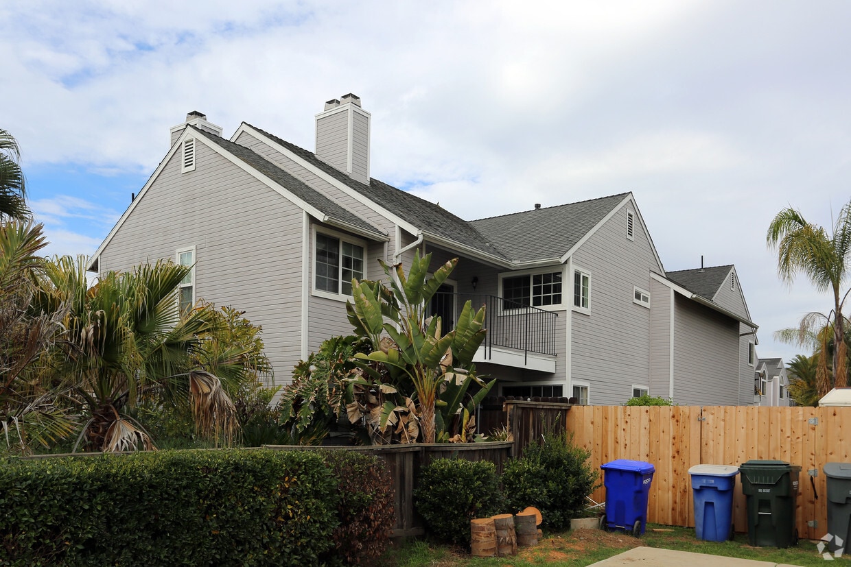 Building Photo - 580-582 Vineyard Rd