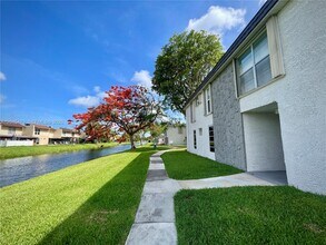 Building Photo - 10385 N Kendall Dr
