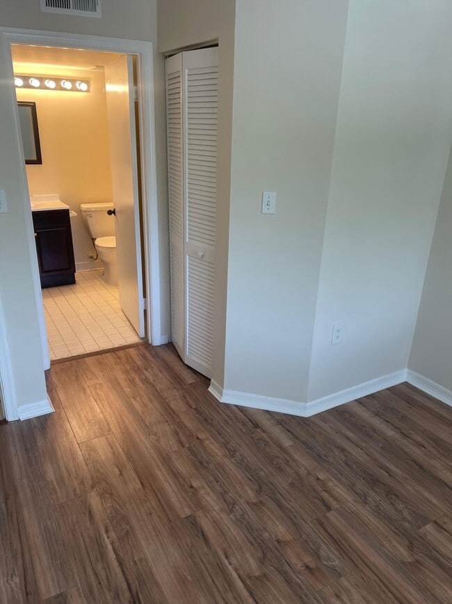 Foto del edificio - 6202 Glenmoor Dr