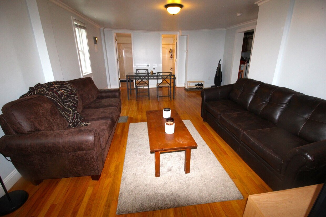 Primary Photo - 210 N First