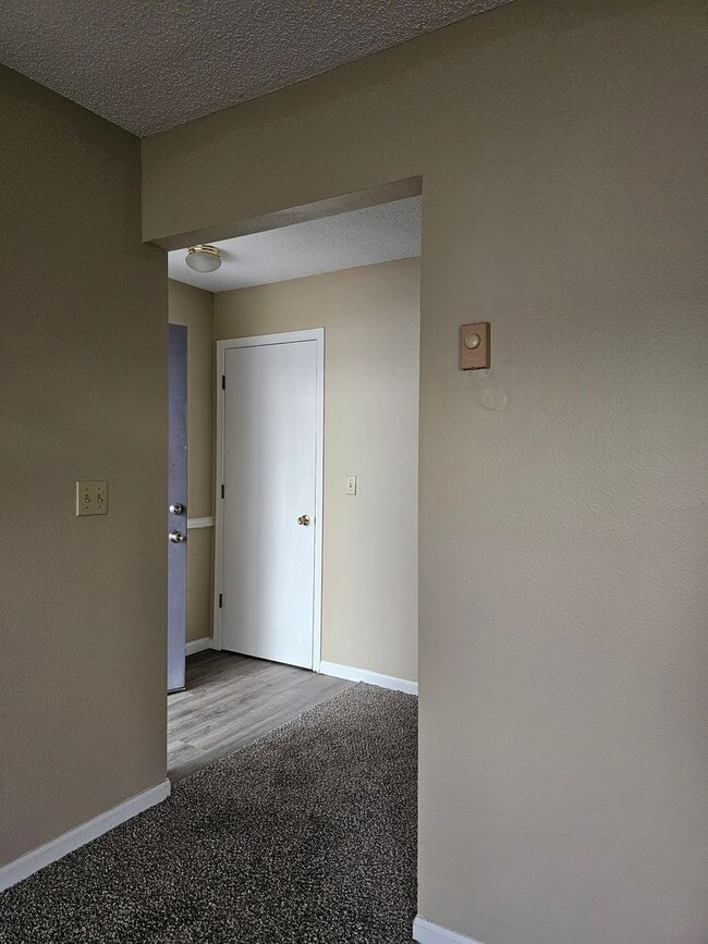 Building Photo - Updated Two Bedroom in Paulding
