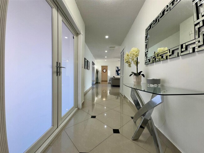 Foto del edificio - 481 W Tropical Way