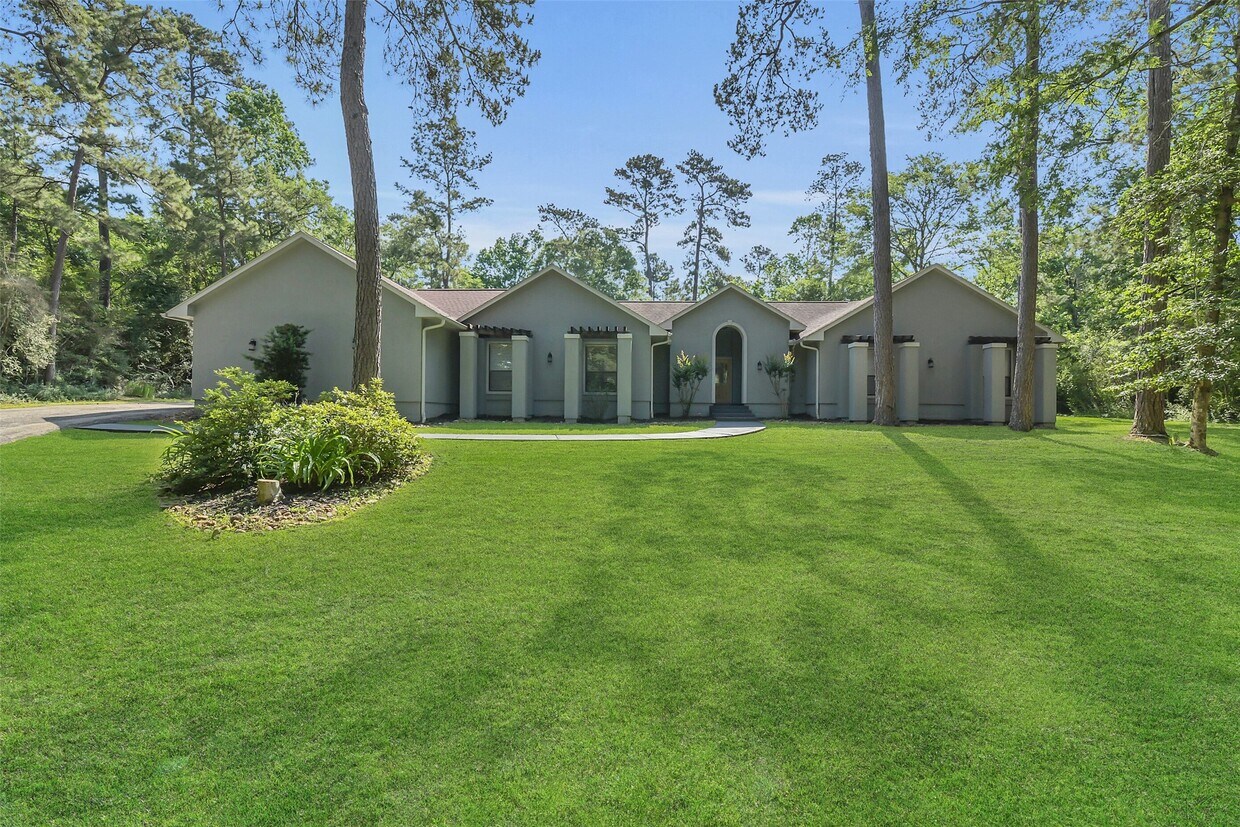 Primary Photo - 44 Lake Forest Cir