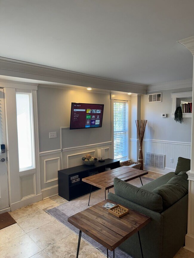 Foto del edificio - Monthly Rental — Stylish First-Floor Condo by Daffin Park with All-Inclusive Utilities