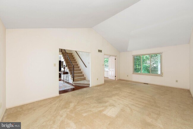 Building Photo - 11 Acorn Hill Dr