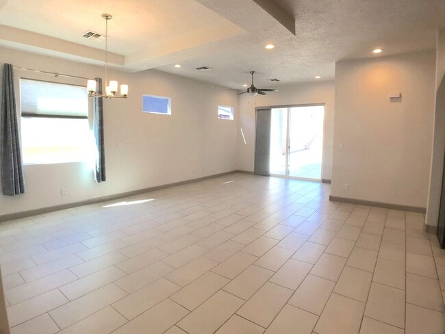 Building Photo - Gorgeous Los Lunas 3 Bedroom! Open layout! Tons of space. Built in 2021