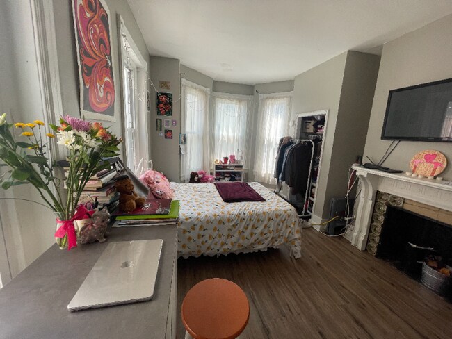 Foto del edificio - 4124 Chester Ave