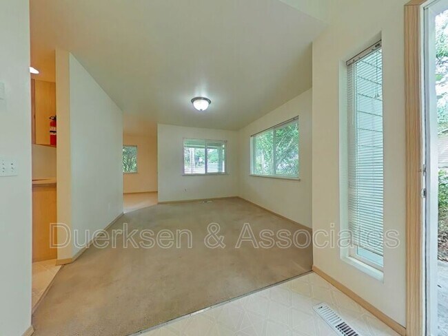 Building Photo - 911 NW Anjni Cir