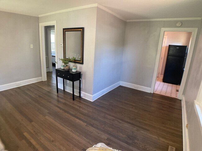 Building Photo - Adorable Bungalow Close to Duke, Restauran...