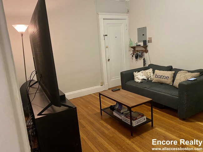 Foto del edificio - 110 Brainerd Rd