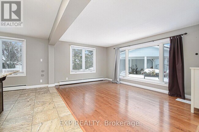 Photo du bâtiment - 1513 Queenswood Crescent