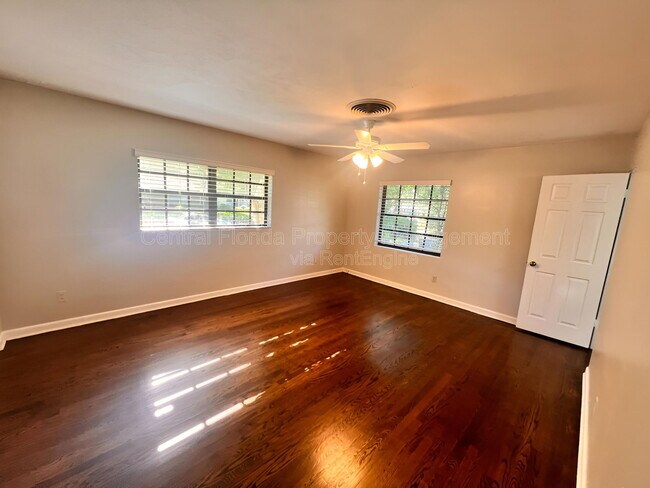 Foto del edificio - 2011 Howard Dr