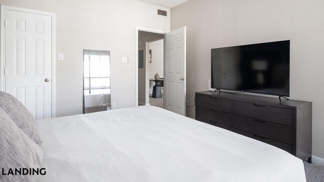 Foto del edificio - 2323 Eldridge Pkwy S