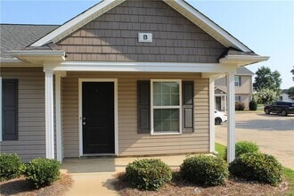 Building Photo - 3705a Hillcrest Dr