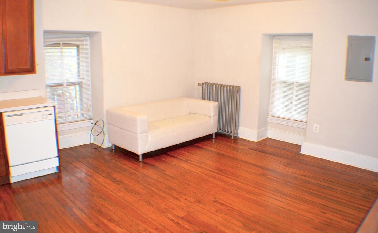 Primary Photo - 247 W Rittenhouse St