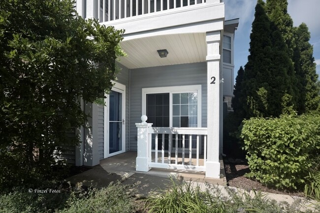 Building Photo - 2215 Aurora Dr