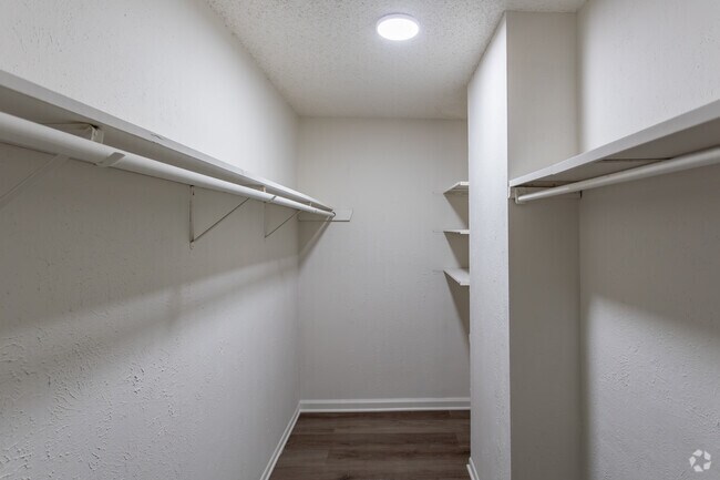 1 habitación, 1 baño - 742 pies cuadrados - Armario - Parkwood Villa