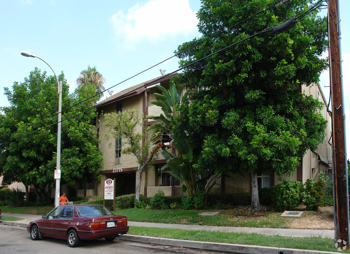 21715 del Lanark ¡St - Lanark Apartments