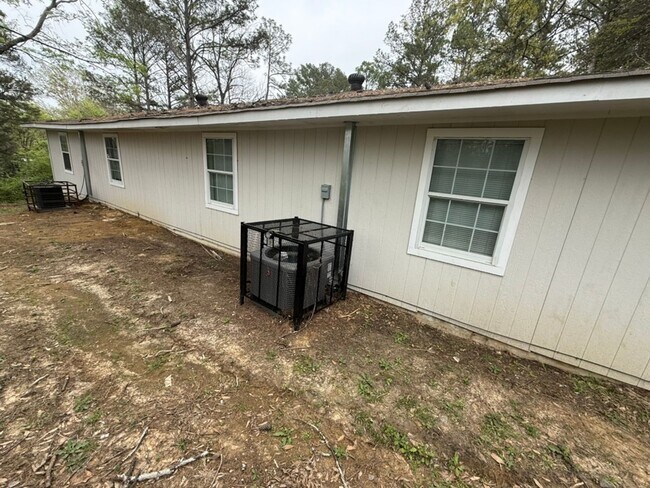 Building Photo - Quaint 2 bed townhome in culdesac