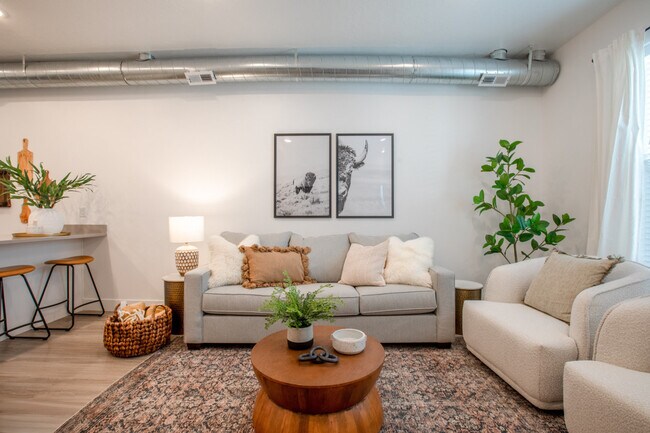 Building Photo - 909 Euclid Ave