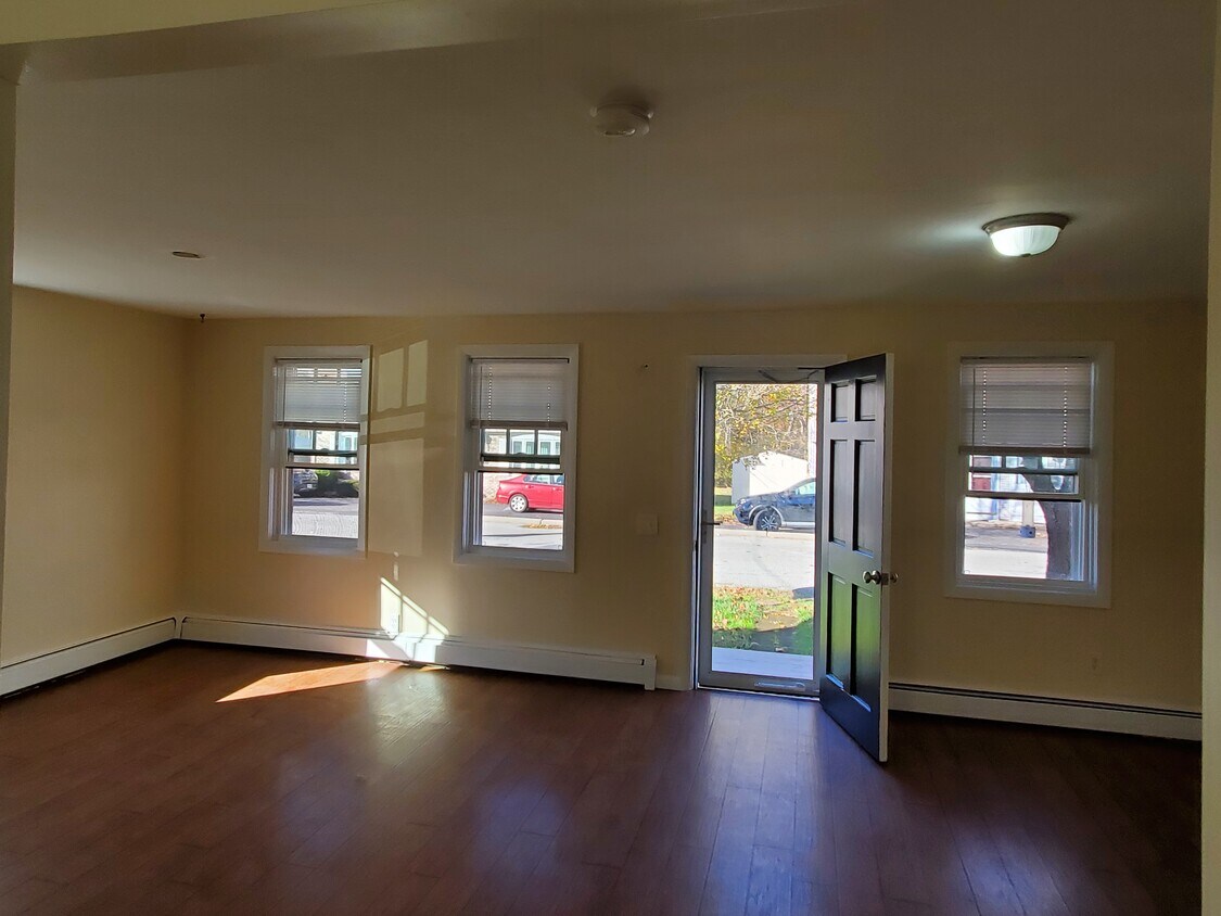 48 Reed St Unit A, Warwick, RI 02886 Apartments in Warwick, RI