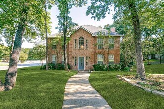 Building Photo - 2930 Willow Creek Dr