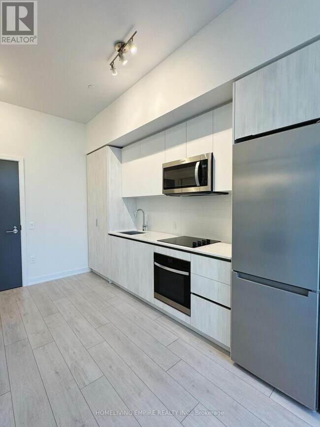 Photo du bâtiment - 5858 Yonge St