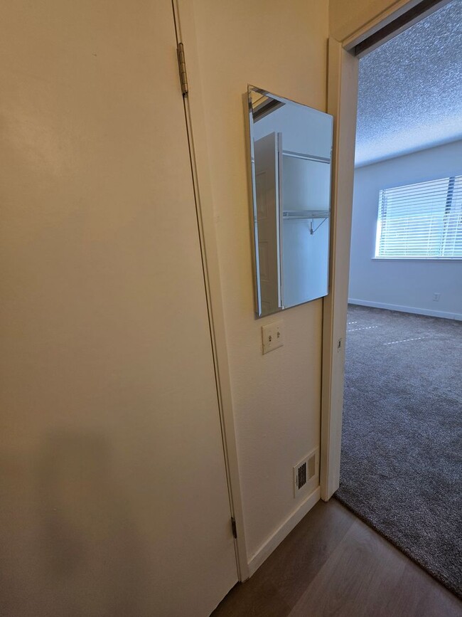 Building Photo - Updated 2 Bedroom, 1.5 Bath Townhouse-Styl...