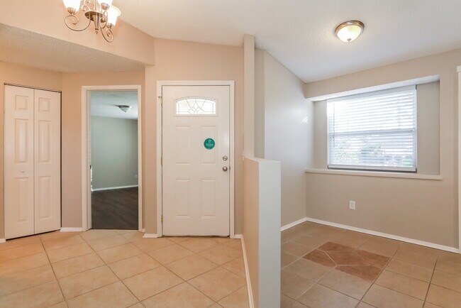 Foto del edificio - 8060 Creedmoor Dr