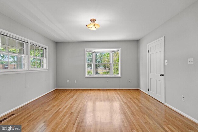 Building Photo - 3001 Battersea Ln