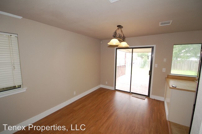 Building Photo - 601 Meadowcreek Cir