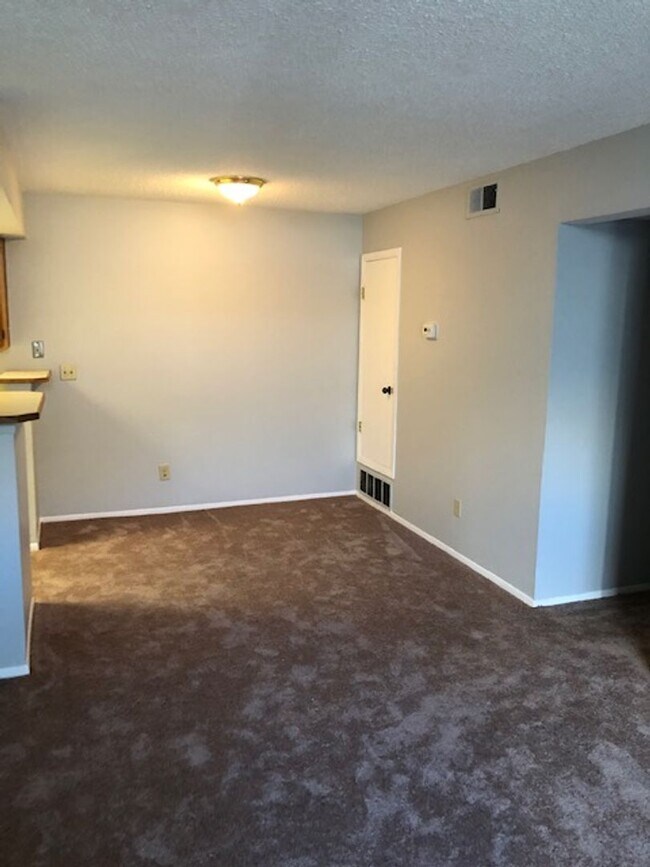 Building Photo - 2bd, 2 bath condo for rent at Foxdale Condos