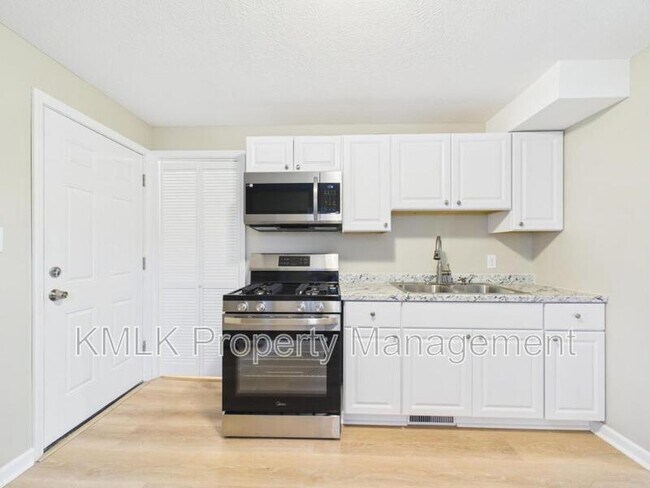 Foto del edificio - 9042 Maple Grove Rd