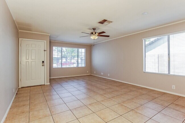 Foto del edificio - 8745 W Tuckey Ln
