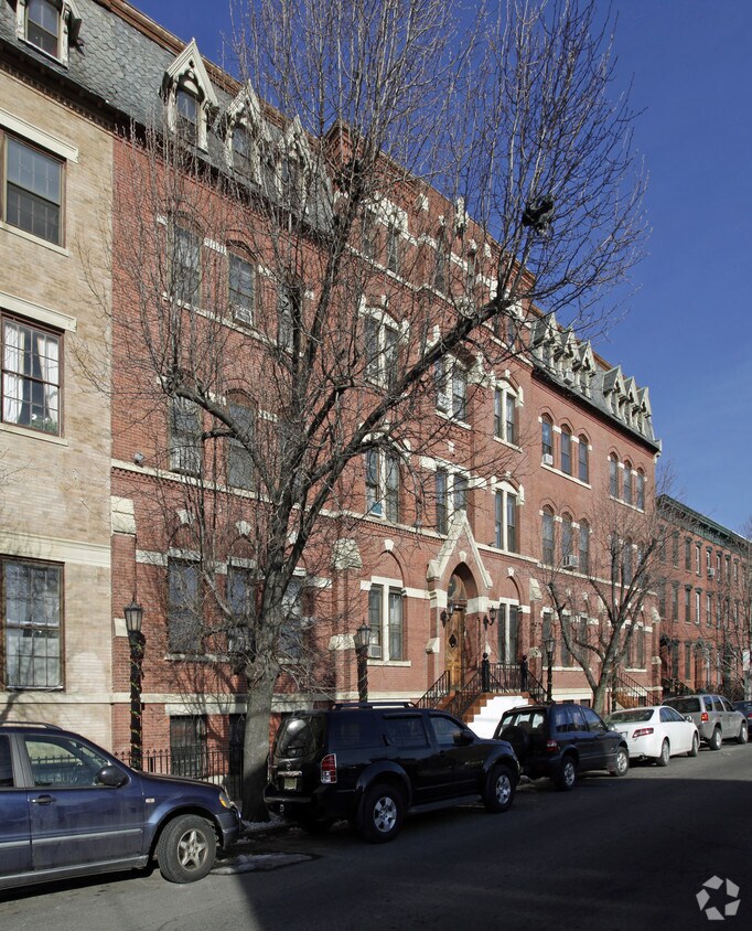 Primary Photo - 250 1st St