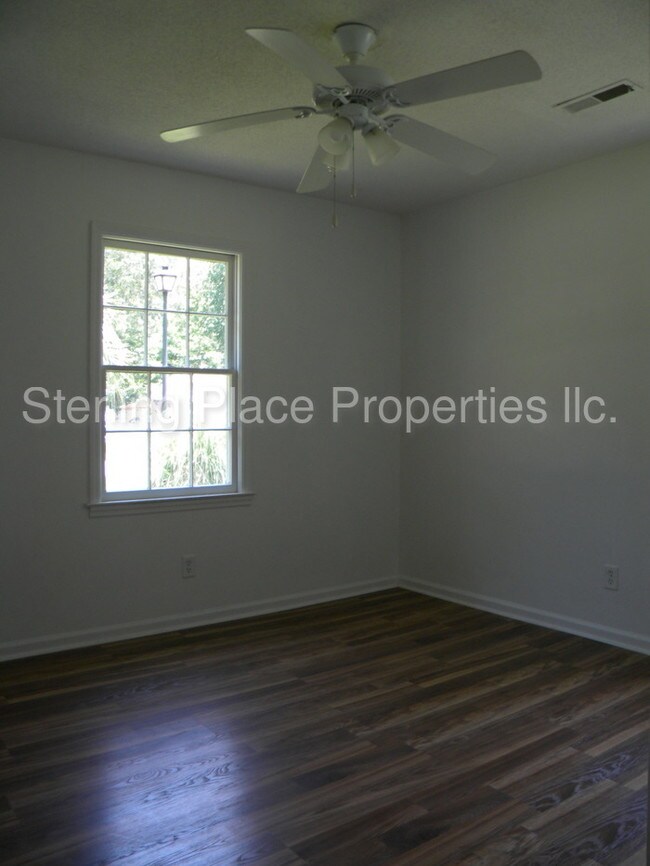 Building Photo - Newly renovated home off Ashley Phosphate Rd.