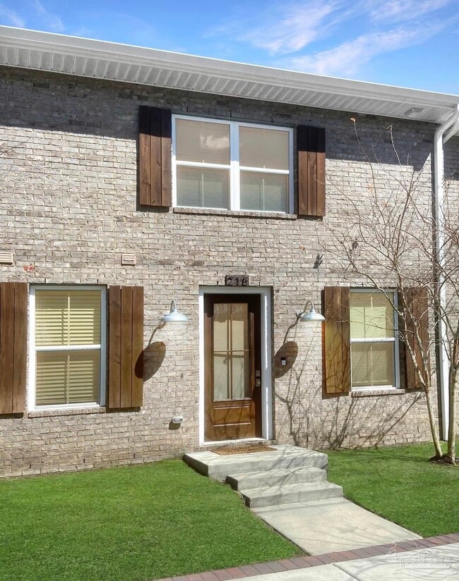 Building Photo - 218 N De Villiers St