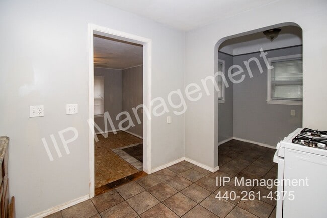 Building Photo - 1357 E 289th St