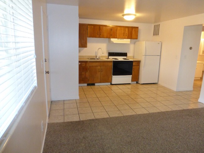 Building Photo - 2105 E 3300 S