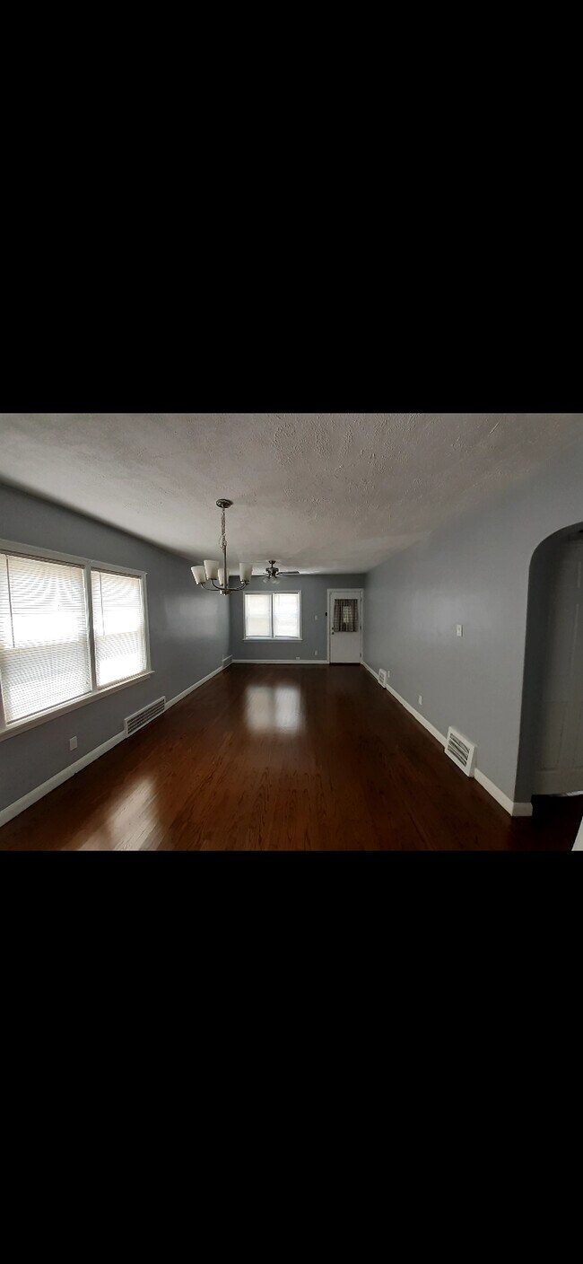 2465 Birch Ave Unit apt1, Whiting, IN 46394 Apartments in Whiting, IN