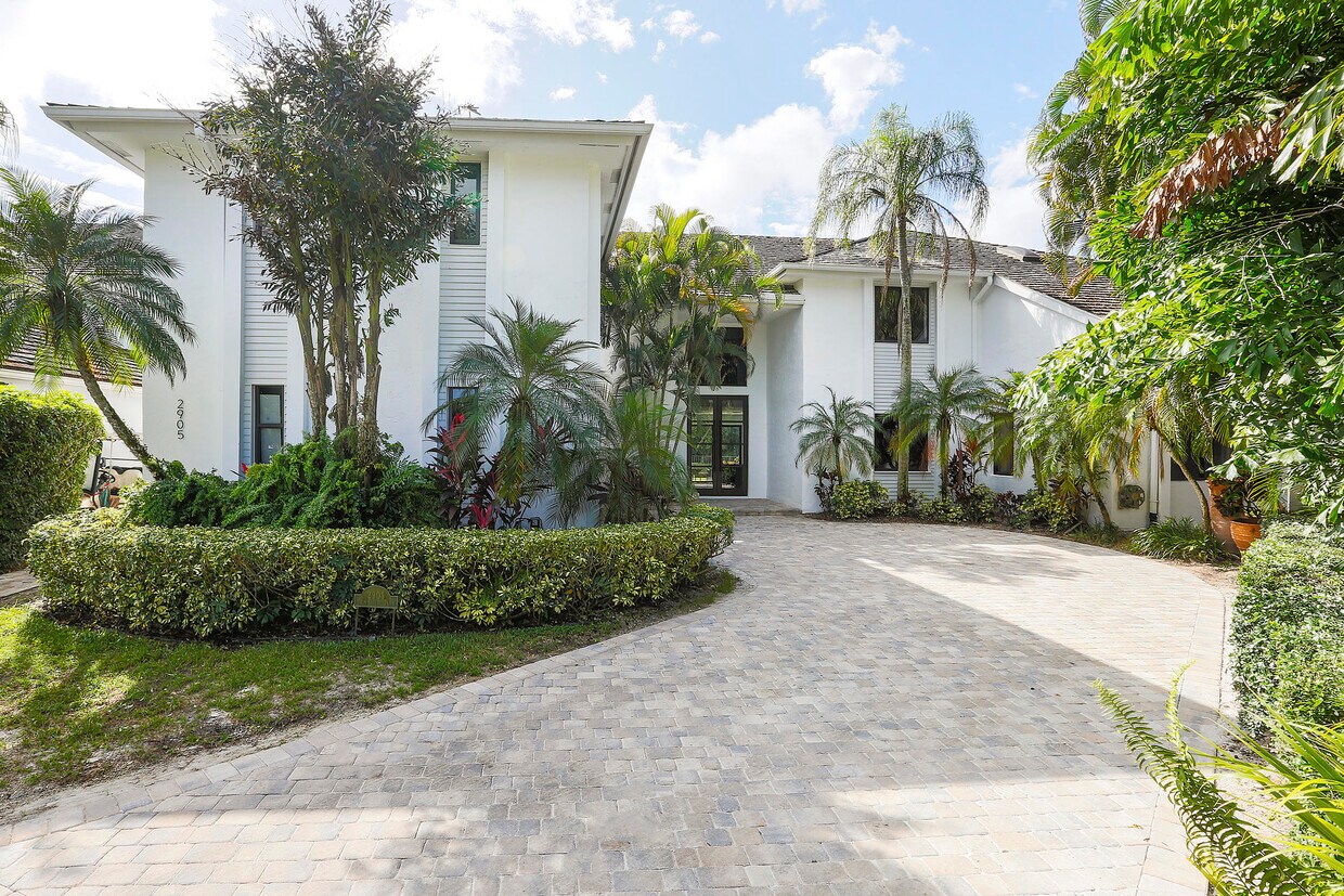 Primary Photo - 2905 Polo Island Dr