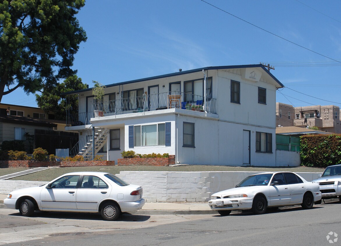 Foto del edificio - 2176 Thomas Ave