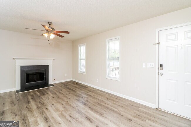Foto del edificio - 425 River Trace Dr