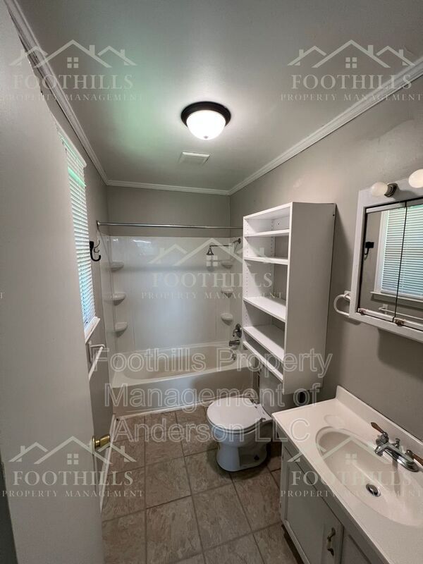 Foto del edificio - 502 Walden Pkwy