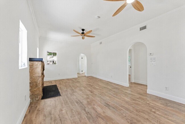 Building Photo - 825 N K St