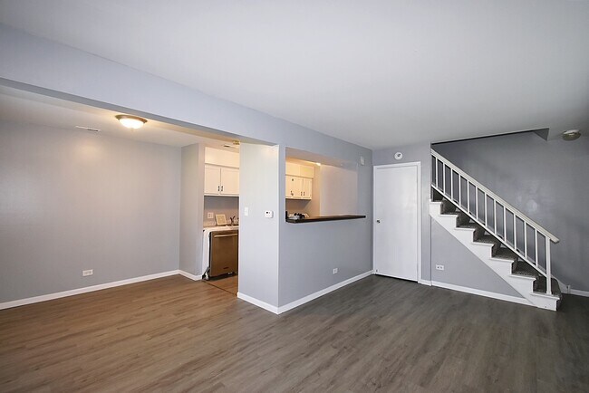 Building Photo - 1387 S Glen Cir